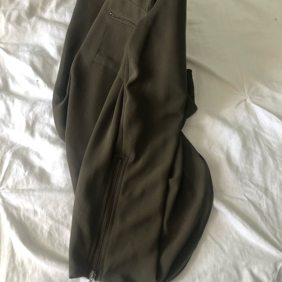 Cute zippered sleeveless blouse - Picture 5 of 5